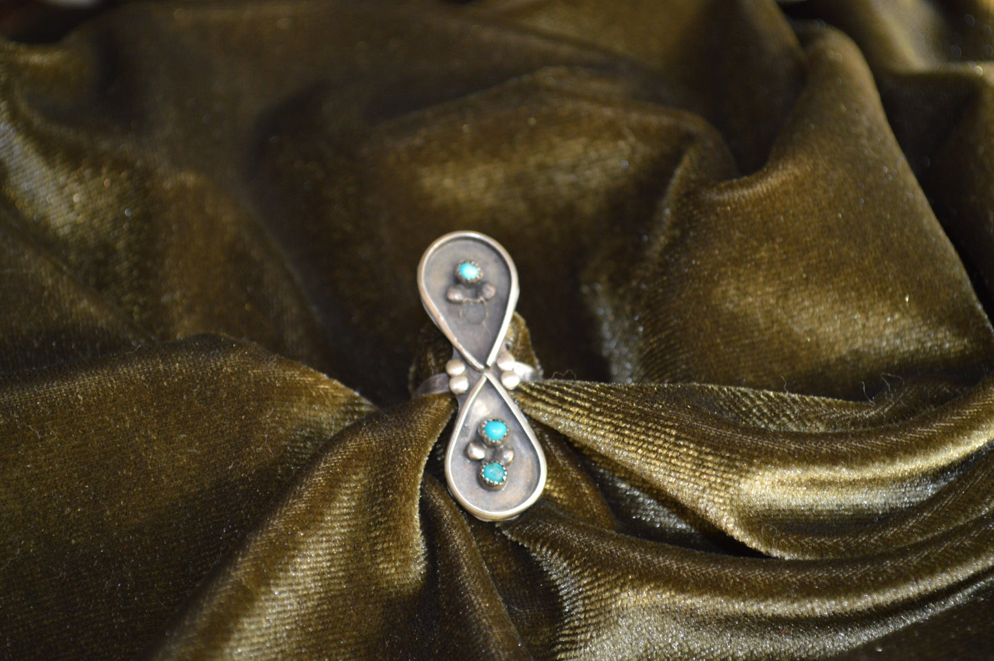 The Figure of Eight Ring